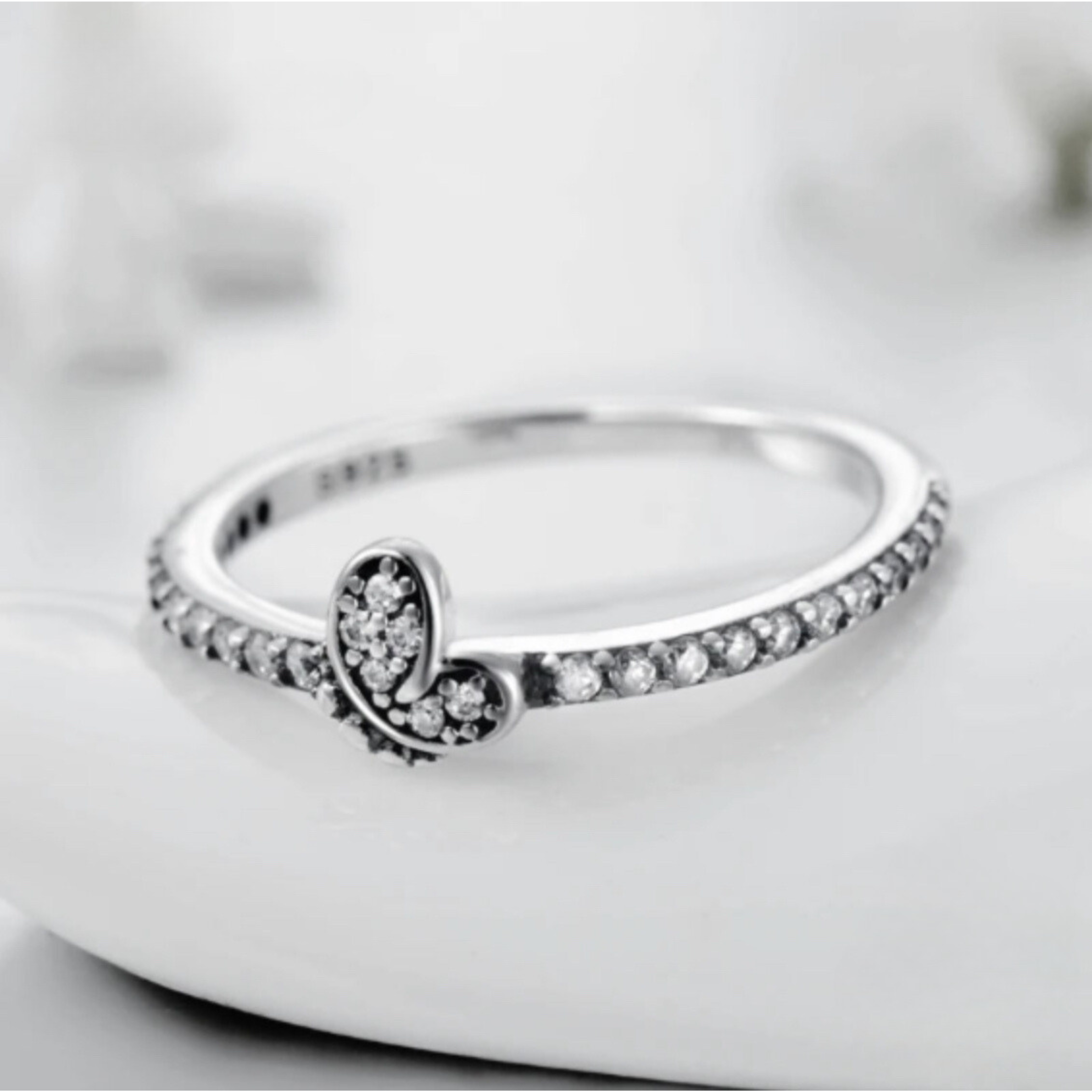 Sparkling Clear Cubic Zirconia Vintage Sterling Silver Ring | Modern Elegance